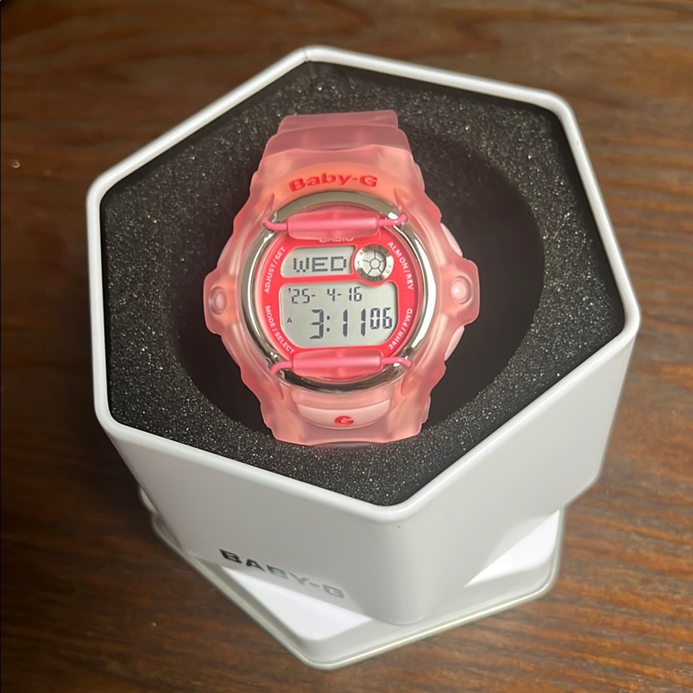 Pink Baby G Shock Never Worn, Authentic